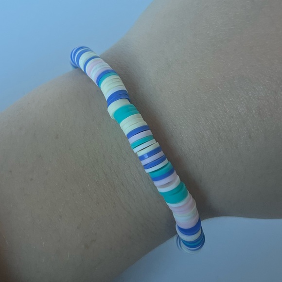 Women’s OS Multicolor Clay Beaded Bracelet - Picture 3 of 4